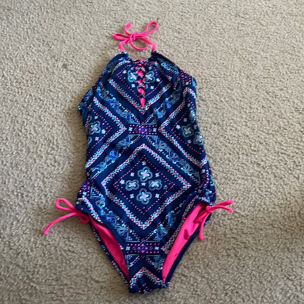 One piece swim suit
